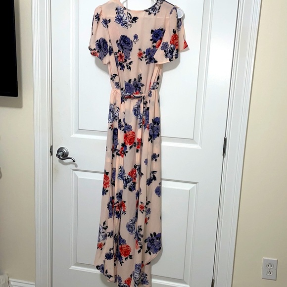 NWOT never worn blush floral maxi dress size medium - Picture 2 of 5